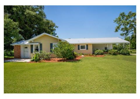 Immaculate Foley home on 1 Acre with large out building, Zoned A-O. Green Acres close to everything.